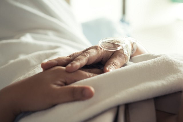 Méltóságteljes halál: segítséggel véget vethetnének életüknek a gyógyíthatatlan betegek - új brit törvénytervezet