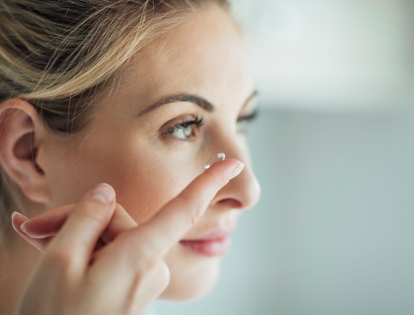 kontaktlencse viselése nyáron veszélyek