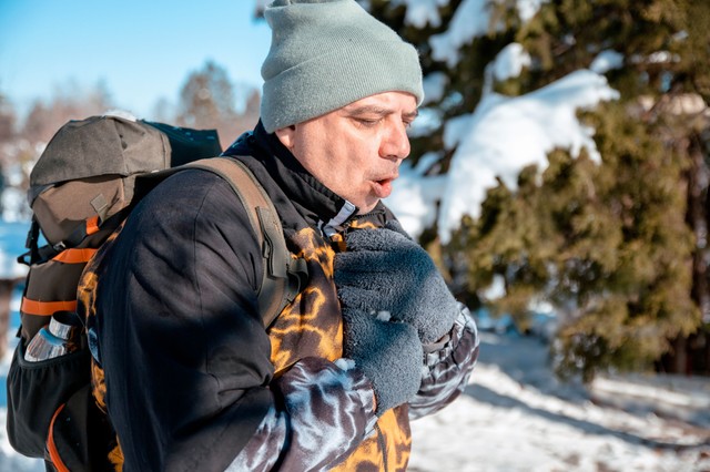 Séta közben beszorult a levegő, és azóta szúr, fáj a mellkasom, mit kell tenni? Az orvos válaszol