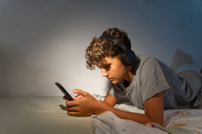 Kamasz fiam kitalálta, hogy korán lefekszik és hajnal 3-kor kel, lehet ebből baja? Az orvos válaszol című cikk nyitóképe