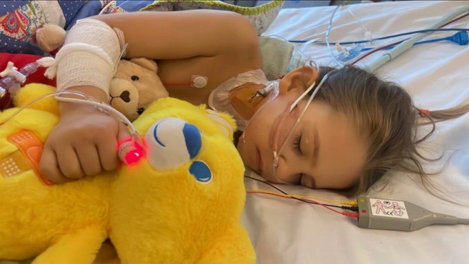 Minden anya rémálma: ez lett egy kislány egyszerű hasfájásából című cikk nyitóképe