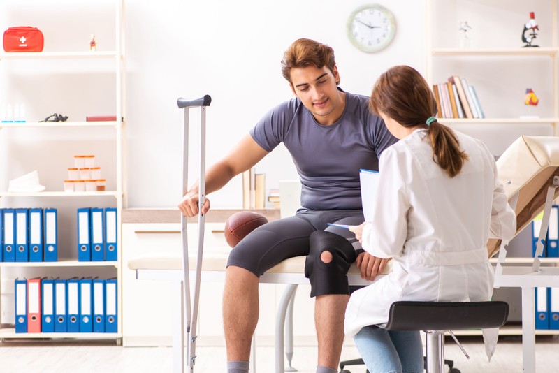 Összeszaladtak az orvosok: szokványos térdműtét után egy másik nyelven kezdett beszélni egy 17 éves fiú!