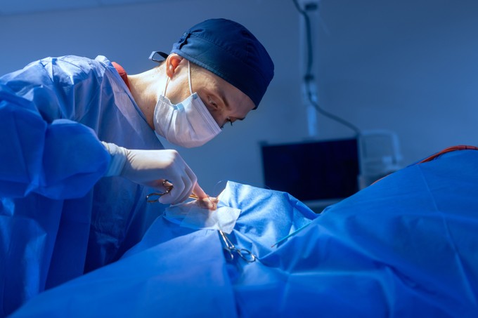 Fogat ültettek be a vak betegek szemébe, hogy helyreállítsák látásukat című cikk nyitóképe