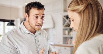  Szorongó kötődés a párkapcsolatban: gyermekkori minták, amelyek felnőttként is fájnak 