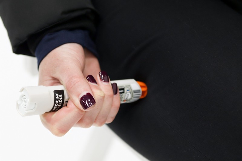 Anafilaxiás sokk: így kell helyesen beadni az adrenalin injekciót