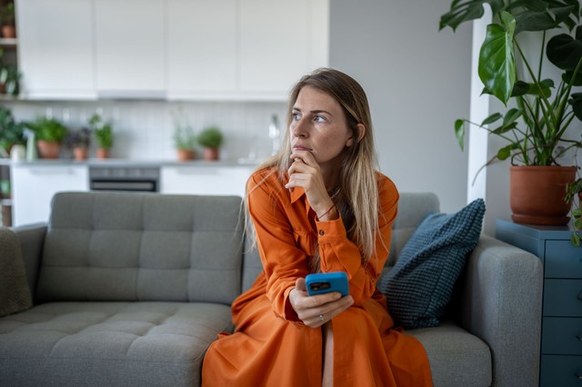 "Félek felvenni a telefont” – Mit jelent, ha valaki szorong a telefonálástól?