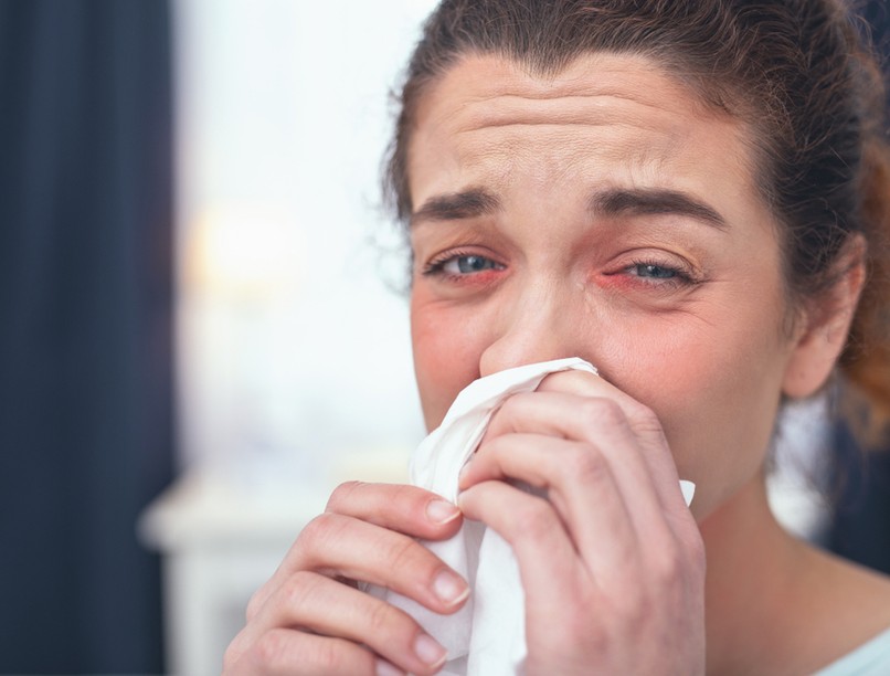 könnyezés piros szem, allergia, pollen