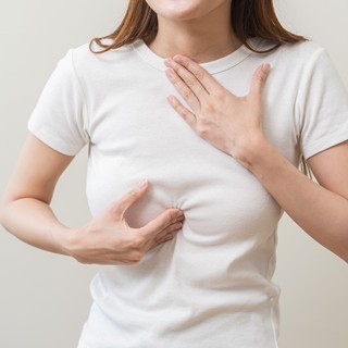 Mellkasi fájdalom: ilyen, amikor amikor szívinfarktusra emlékeztet, pedig a gyomorsav okozza című cikk nyitóképe