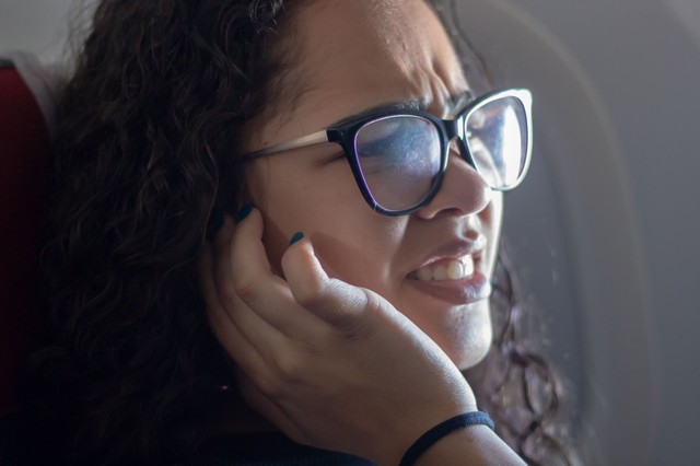 Ezért dugul be gyakrabban a füle repüléskor, ha allergiája van