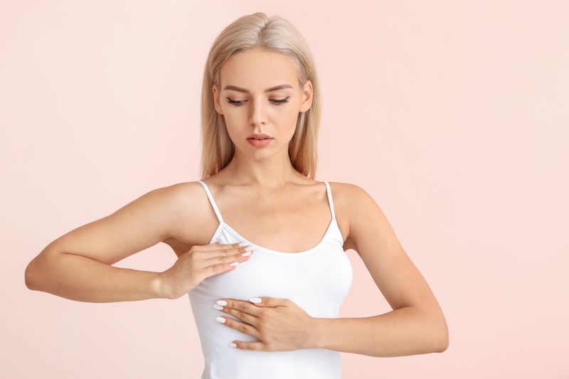 Sokan nem veszik komolyan, pedig a mellrák jele is lehet ez a tünet