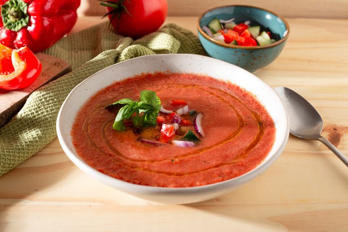 Így készül az igazán jó gazpacho: frissítő, krémes és tele van ízekkel című cikk nyitóképe