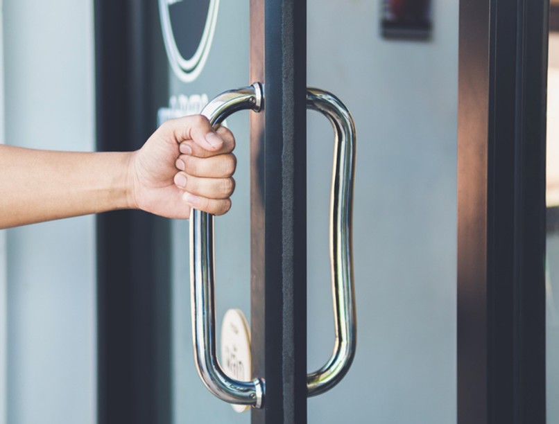 koronavírus, covid, kilincs