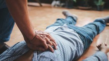 Ön tudná, mit tegyen, ha valaki összeesik? A Vörös Kereszt programjain most megtanulhatja című cikk nyitóképe