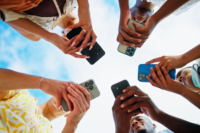 FOMO, az okostelefon-függőség legszorongatóbb oka című cikk nyitóképe