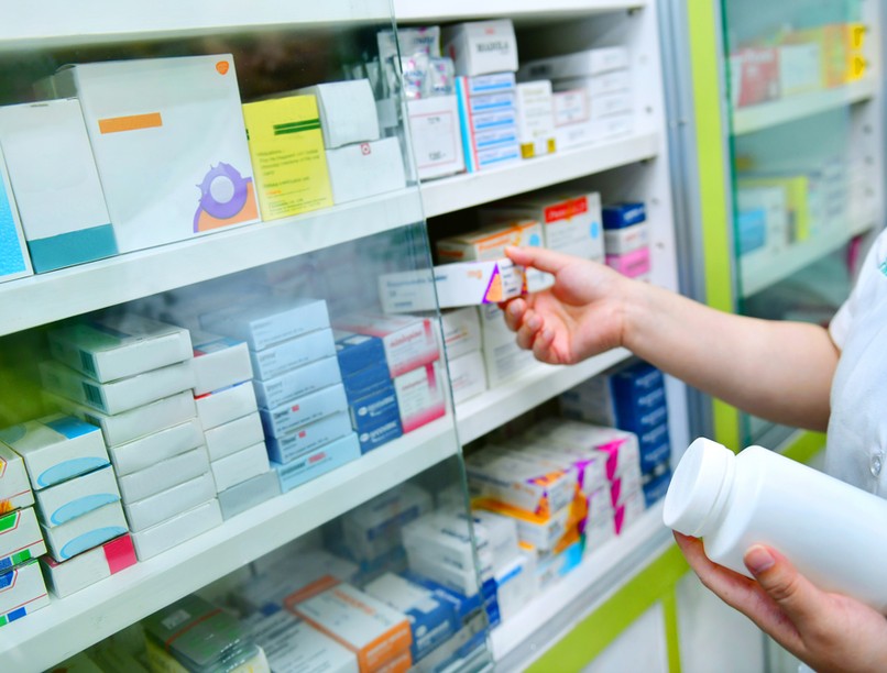 gyógyszertár, patika, gyógyszerek, koleszterin, vérhígító, spórolás