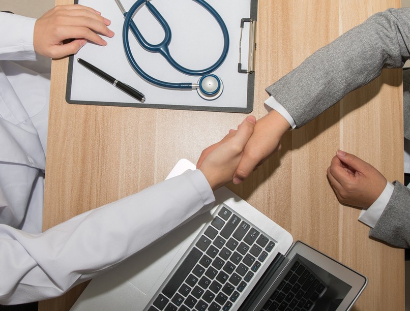 béremelés ápolók egészségügyi dolgozók Takécs Péter