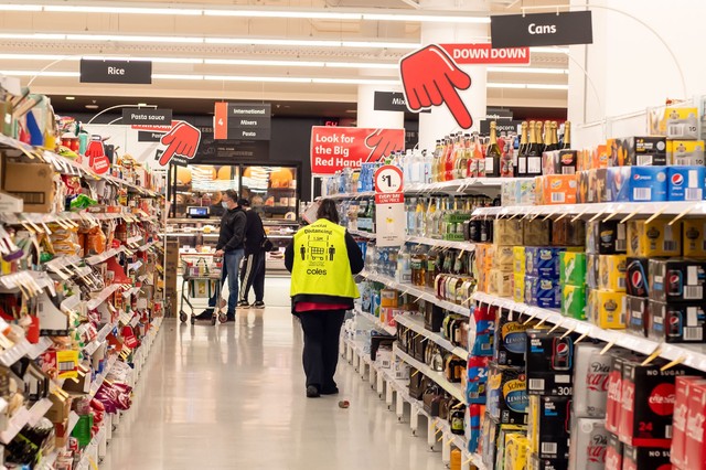 Olcsóbb lesz az élelmiszer: júniustól indul a kötelező akciózás a boltokban