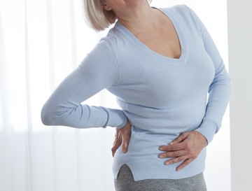 Fájdalom a jobb oldalon, a bordaív alatt - májbetegséget is jelezhet