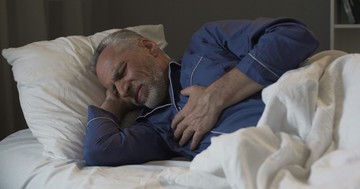 Éjszakai mellkasi szúrás vagy reggeli tompa szívfájdalom - ezt jelzik