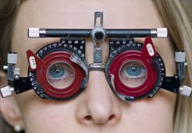 A látás hónapjához: újfajta szemüveget fejlesztettek!
