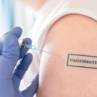 Omikron: itt az ideje a 4. oltásnak? Virológus válaszol című cikk nyitóképe