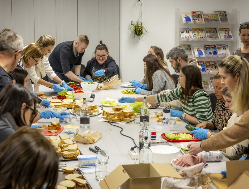 A Bike Maffiával együtt a Ringier-csapat is segít a rászorulók támogatásában.