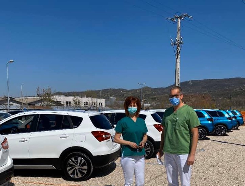 8 autót adományozott a Suzuki a Vaszary Kolos Kórháznak. /Kép: Vaszary Kolos Kórház Facebook