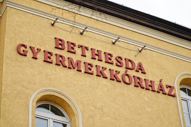 Adományokat kér a Bethesda Gyermekkórház: nem tudnak műteni, mert elromlott a klíma az egyik osztályon