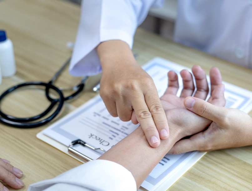 kiugró, magas pulzus oka szívbetegség