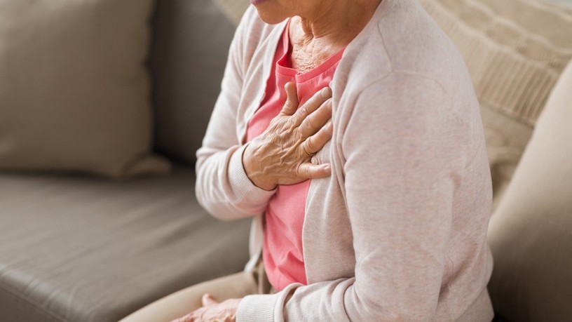 stressz, szorongás, mellkasi fájdalom, hátfájás, reflux, pánikroham, bedobban a szív
