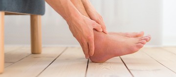 Ödémás, felpüffedt láb: a szívén kívül ez is okozhatja