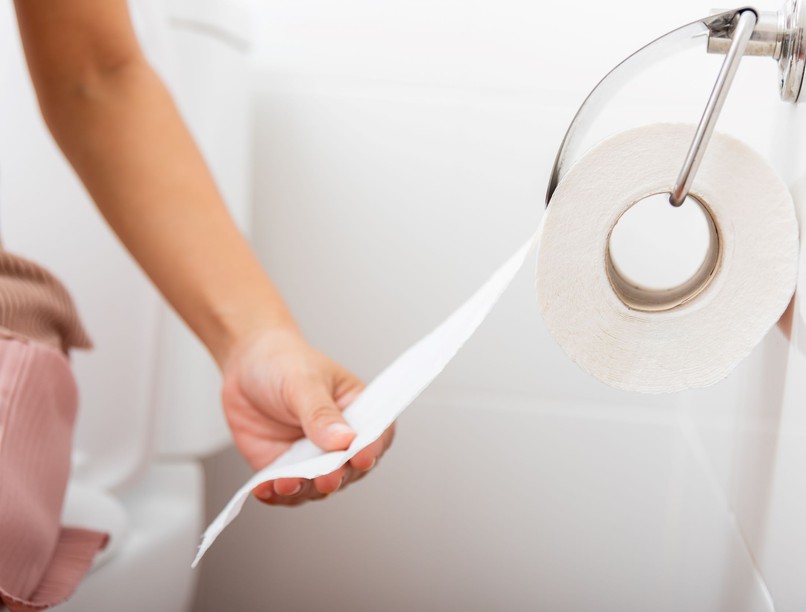 nyilvános WC ülni vagy tartani guggolni