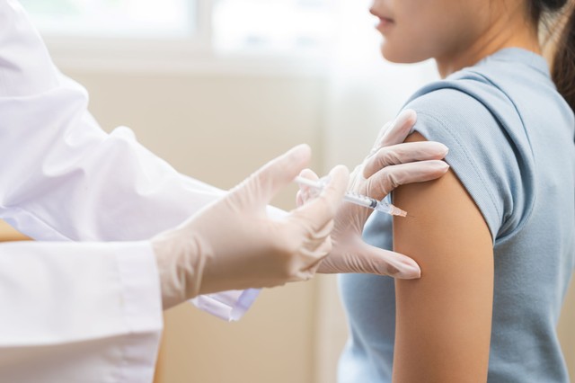 Péntekig lehet igényelni a HPV elleni védőoltást a 7. osztályos gyerekeknek