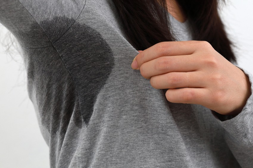 Patakokban folyik a homlokáról, a hónaljáról, a hátáról, a talpáról a víz akkor is, amikor máson egy verejtékcsepp sincs? Ez a hyperhidrosis.