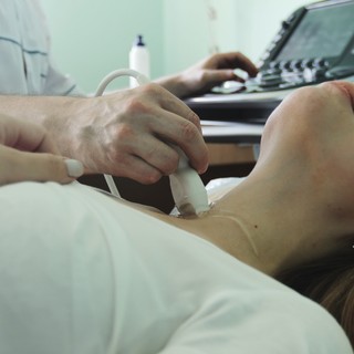 Pajzsmirigy alulműködés 10 jellemző tünete című cikk nyitóképe