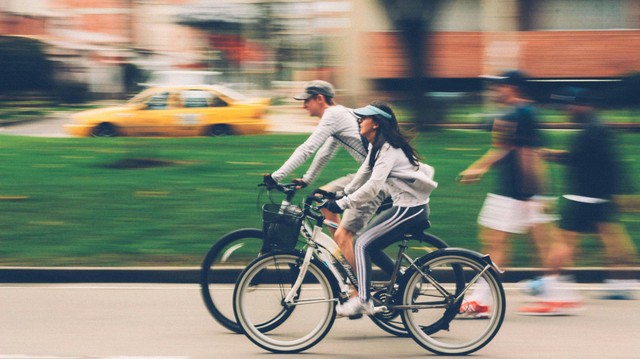 Kerékpározás, motorozás, rollerezés: egyre több sérülést okoznak - a kézsebész tanácsai