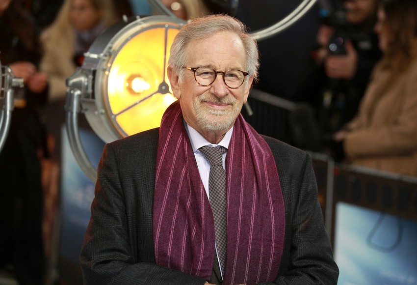 Steven Spielberg  háromszoros Oscar-díjas amerikai filmrendező, producer, a Brit Birodalom rendjének lovagja, a legsikeresebb filmrendezők egyike.