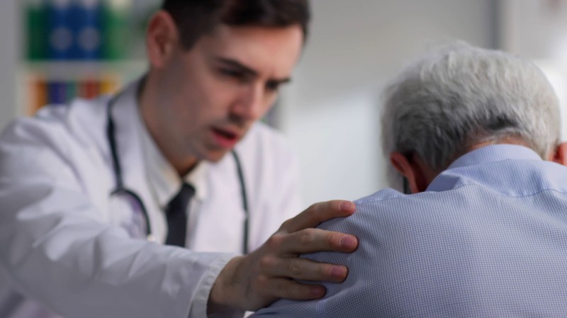 Így dolgozzák fel az orvosok azt, ha rossz hírt kell közölni a beteggel, családdal