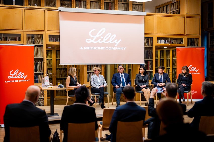 Csoportképen (balról jobbra): Erős Antónia, Dr. Hosszúfalusi Nóra, Dr. Merkely Béla, Dr. Bajnok Éva, Dr. Páll István, Erdélyi Alíz. Fotó: Influence Media