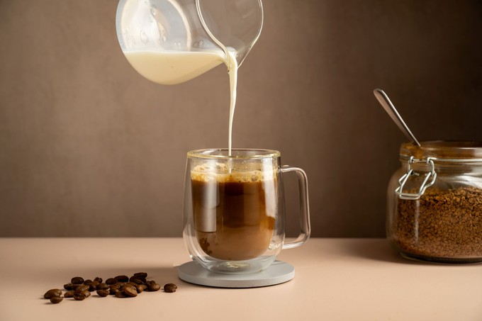 Tej a kávéban: egészséges szokás vagy rossz beidegződés? című cikk nyitóképe