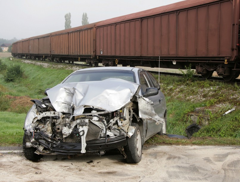 vonat baleset autó komárom