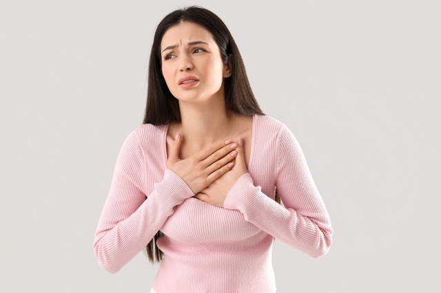 Amikor majd' kiugrik a szíve a mellkasából – Ezt üzenheti az erős szívdobogásérzés