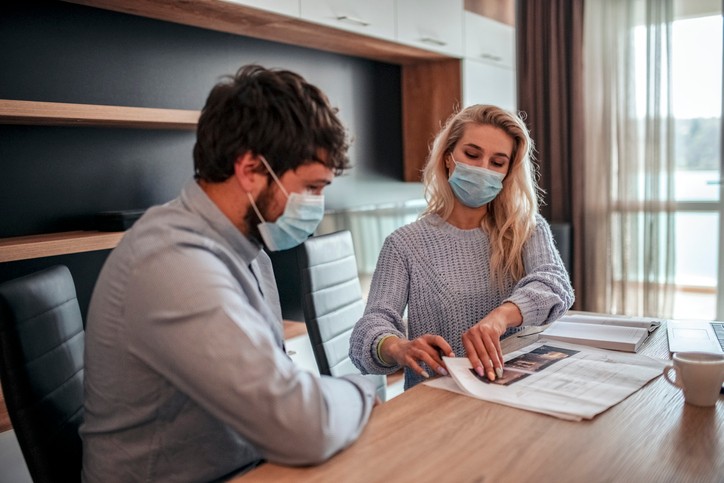 Koronavírus: ennyi esélye van elkapni zárt térben