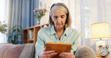  Feldolgozatlan gyász: jelek, hogy nem tud továbblépni 