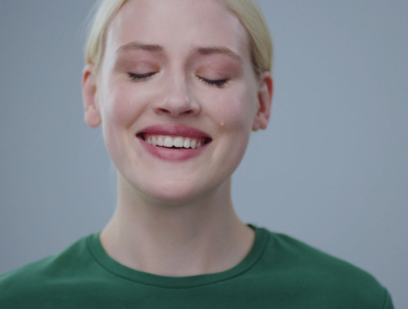 miért sír amikor boldog örül