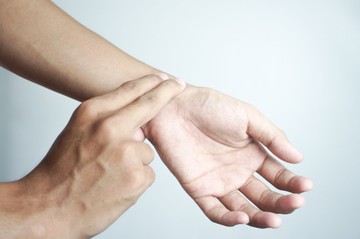 Magas pulzus mellett alacsony vérnyomás: itt a válasz, hogy kell-e aggódnia miatta