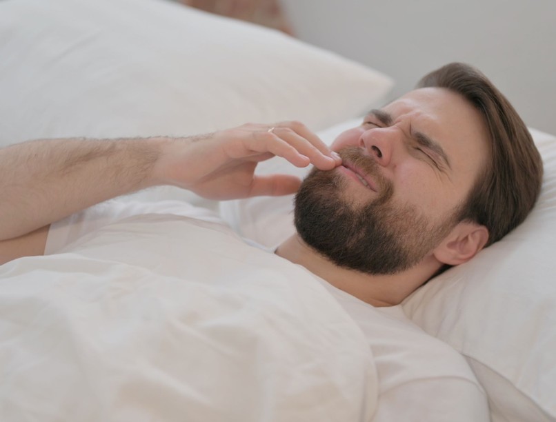 fogfájás éjszaka ellen mit tegyek