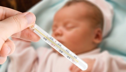 Hogyan kell lázat mérni babáknál, kicsiknél?
