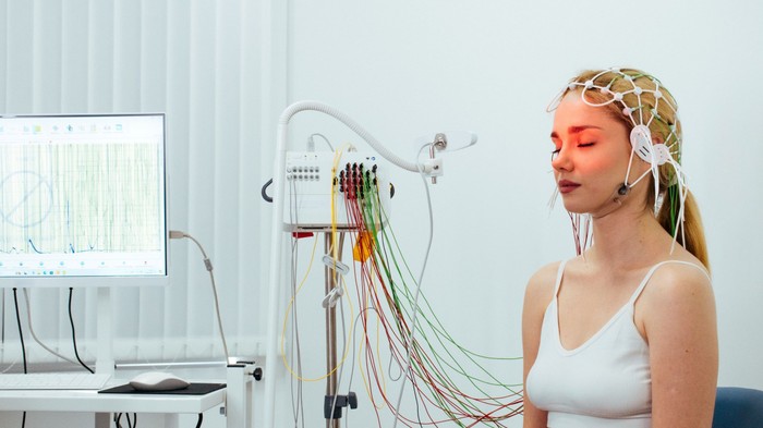 Mire jó az EEG-vizsgálat? Ezekben a betegségekben segíthet az agyi aktivitás mérése című cikk nyitóképe