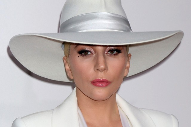 Lady Gaga illegálisan reklámozott egy fájdalomcsillapítót